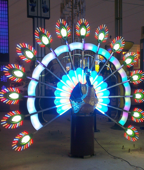 孔雀開屏景觀燈亮燈實景圖片