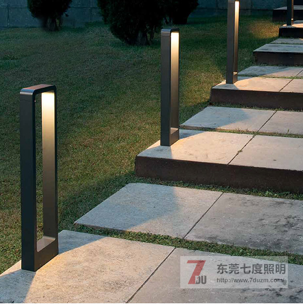 東莞七度照明戶外花園草坪燈實拍效果