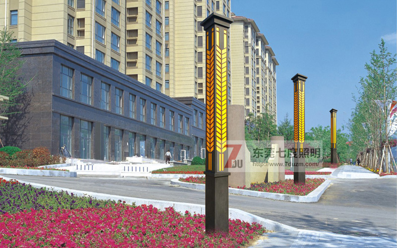 七度照明(QDJGDZ-008)廣場(chǎng)麥穗方柱景觀燈安裝效果圖片